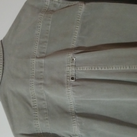 3 for 20. Mens Levi Strauss shirt. Medium - Picture 3 of 8